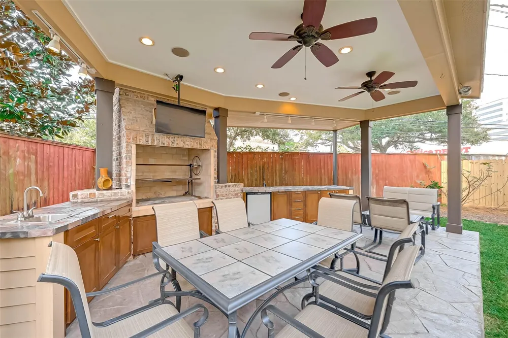 2650 Shady Acres Landing Houston, TX 77008