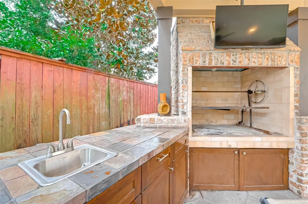 2650 Shady Acres Landing Houston, TX 77008
