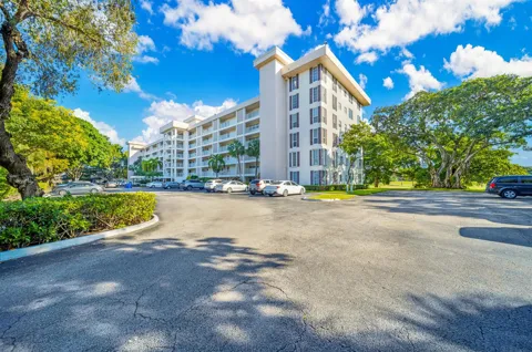 2901 S Palm Aire Drive #609