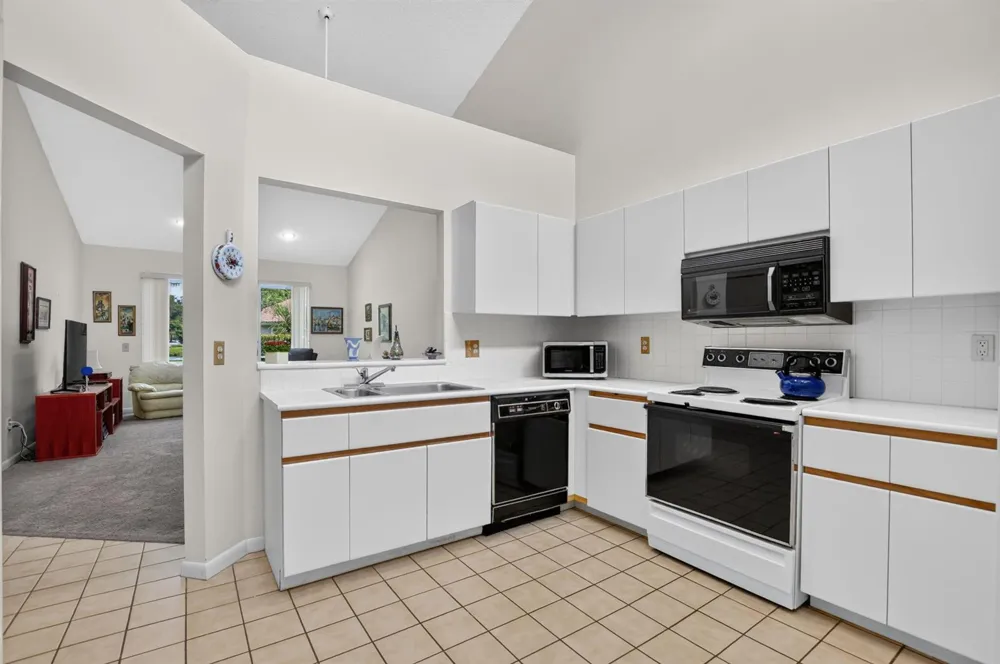 10410 PLAZA CENTRO Boca Raton, FL 33498