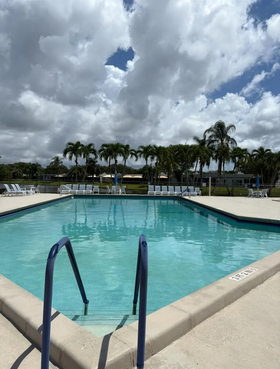 9110 Fairbanks Lane #4 Boca Raton, FL 33496