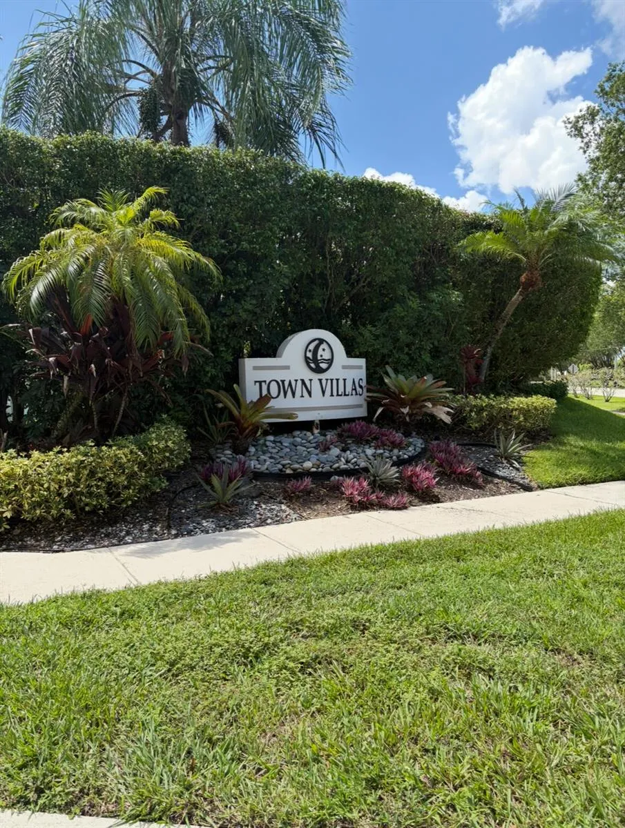 9110 Fairbanks Lane #4 Boca Raton, FL 33496