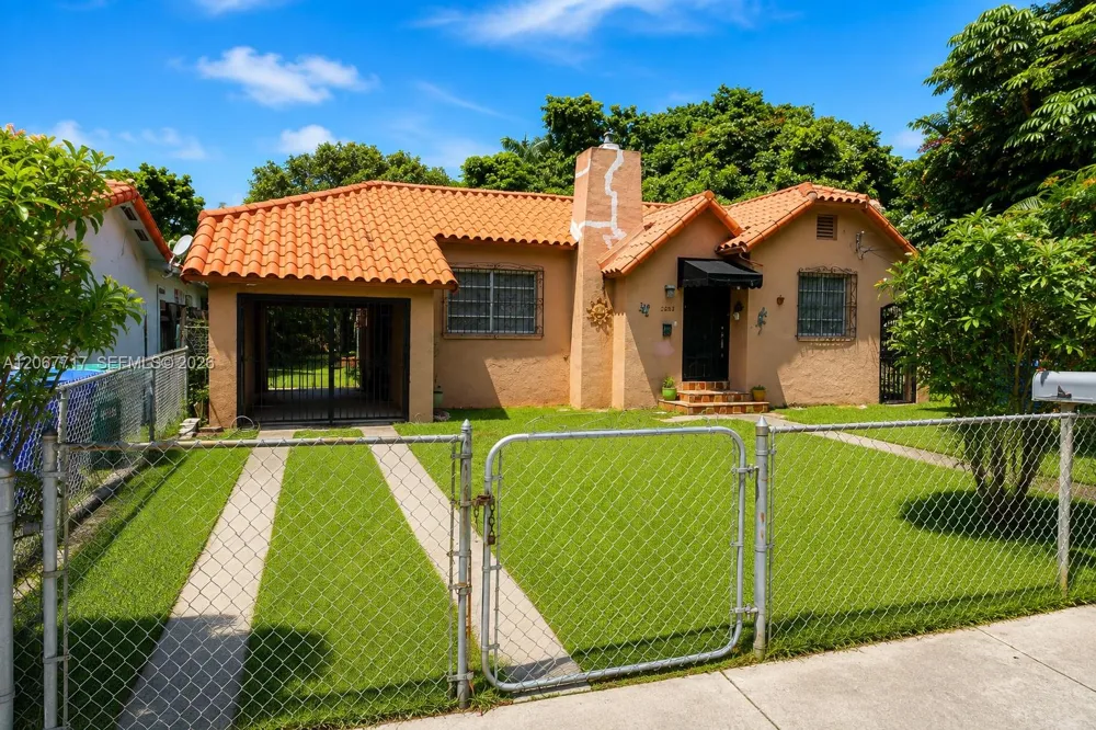 2347 SW 2nd St Miami, FL 33135