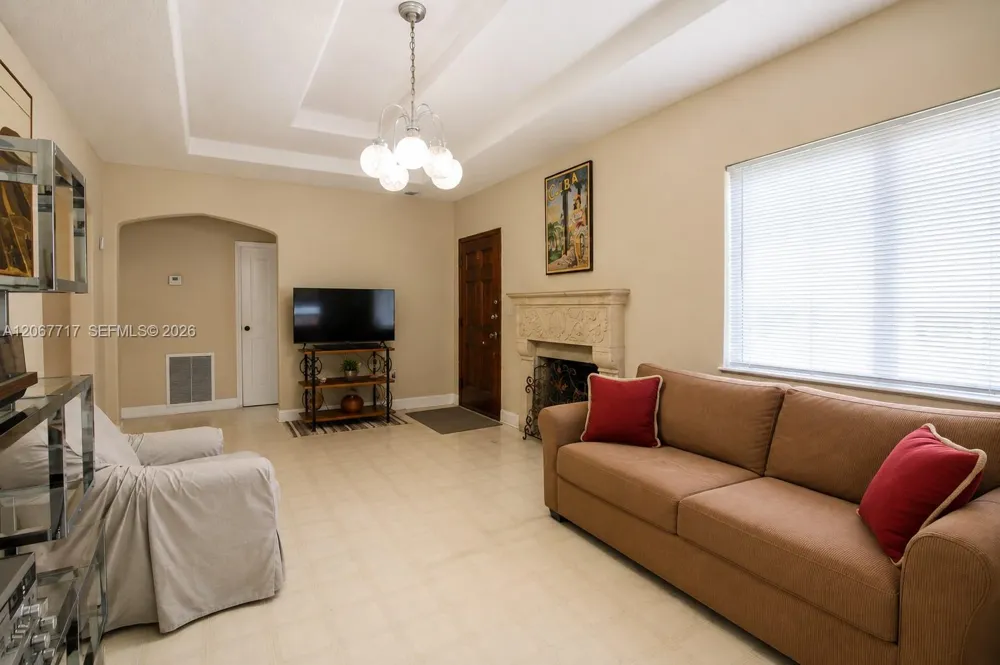2347 SW 2nd St Miami, FL 33135