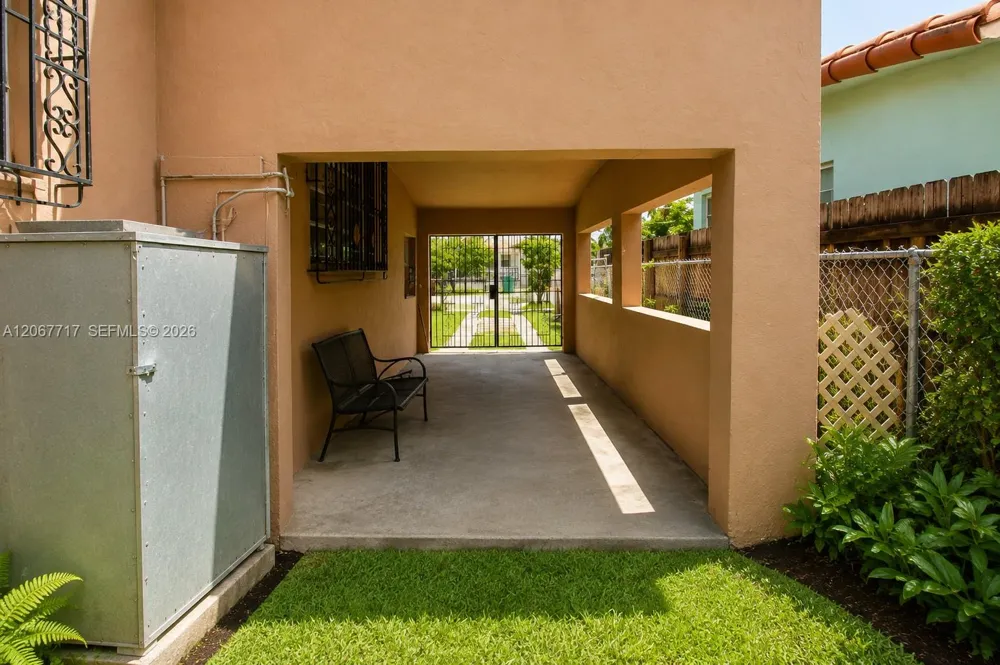 2347 SW 2nd St Miami, FL 33135