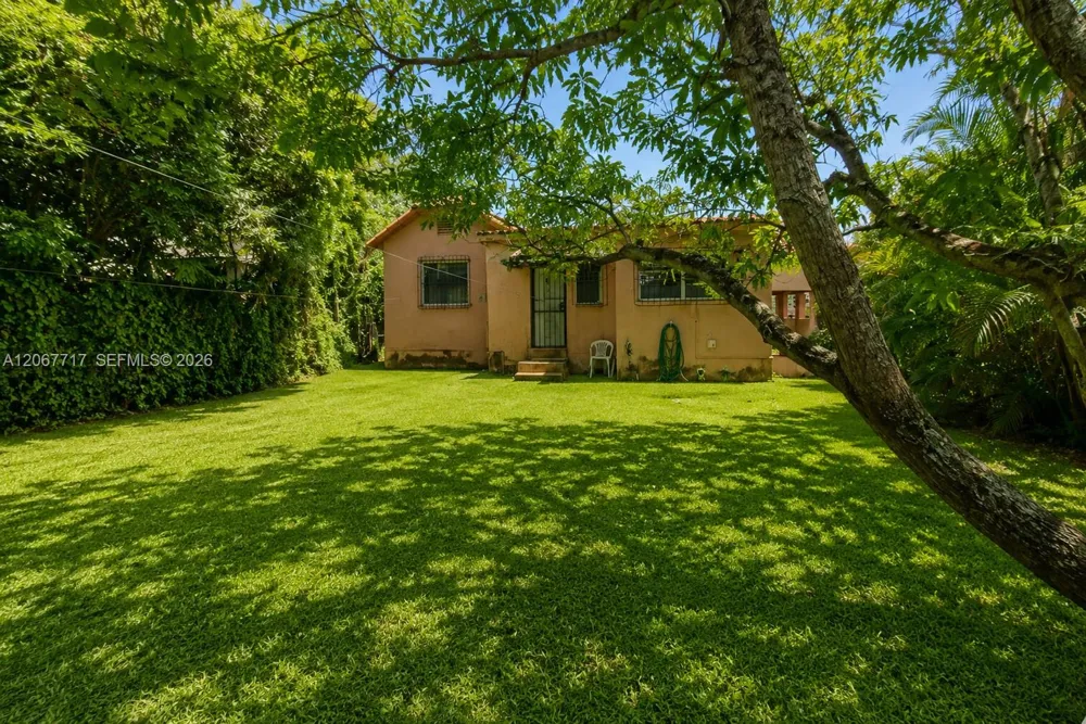 2347 SW 2nd St Miami, FL 33135