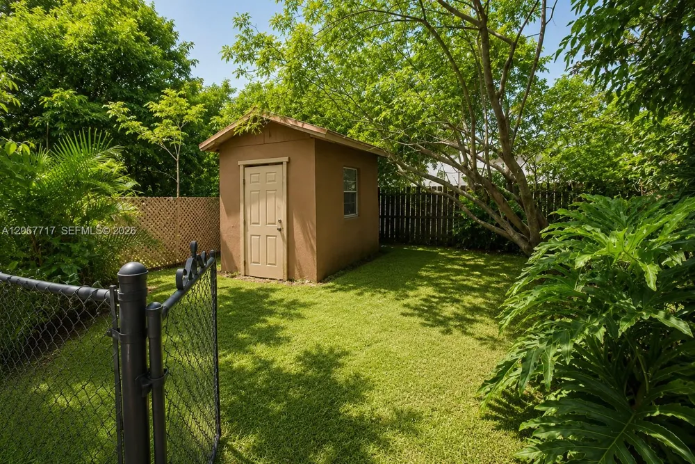 2347 SW 2nd St Miami, FL 33135