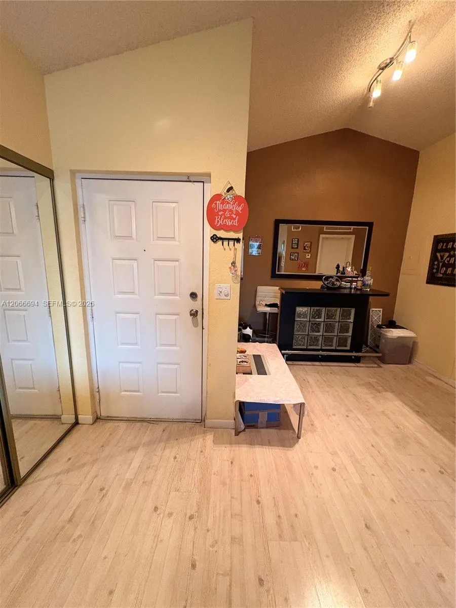 2880 Oakland Forest Dr #313 Oakland Park, FL 33309
