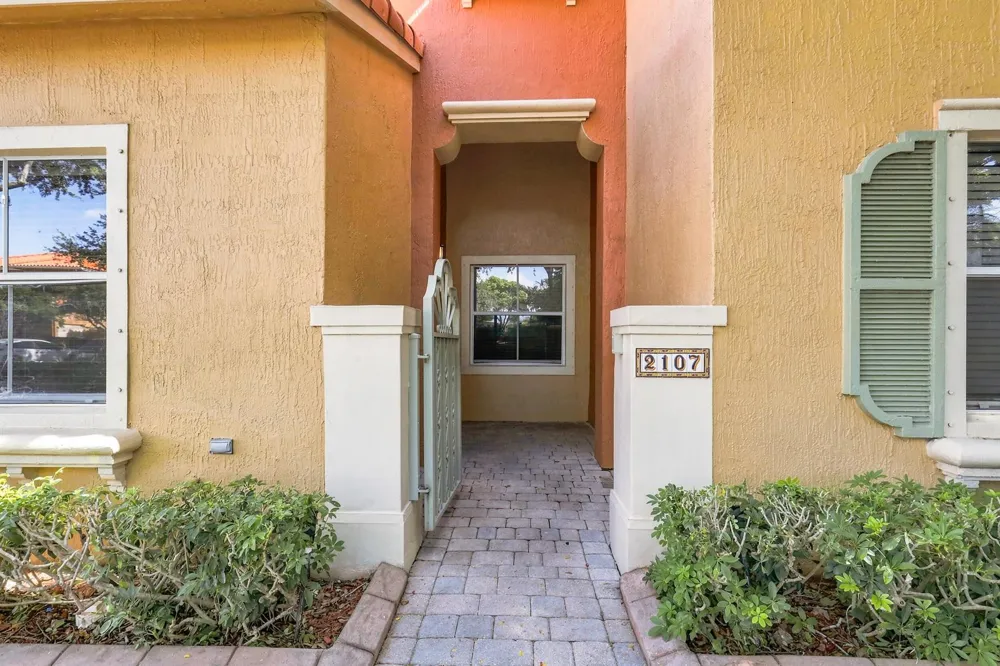 2107 Anchor Court Fort Lauderdale, FL 33312