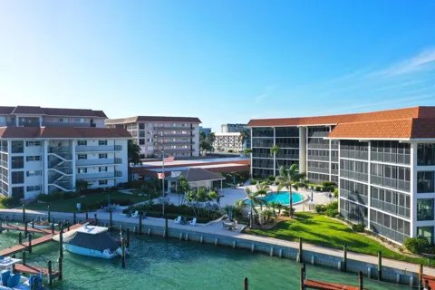 222 HARBOUR DRIVE #114