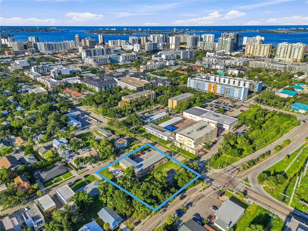 918 ORANGE AVENUE Sarasota, FL 34236