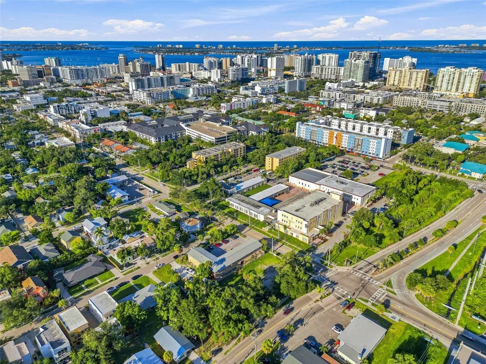 918 ORANGE AVENUE Sarasota, FL 34236