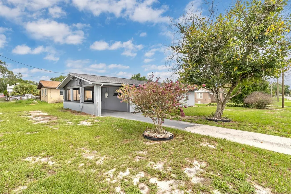 320 S SEMINOLE AVENUE Lake Alfred, FL 33850