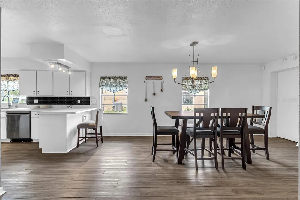 320 S SEMINOLE AVENUE Lake Alfred, FL 33850