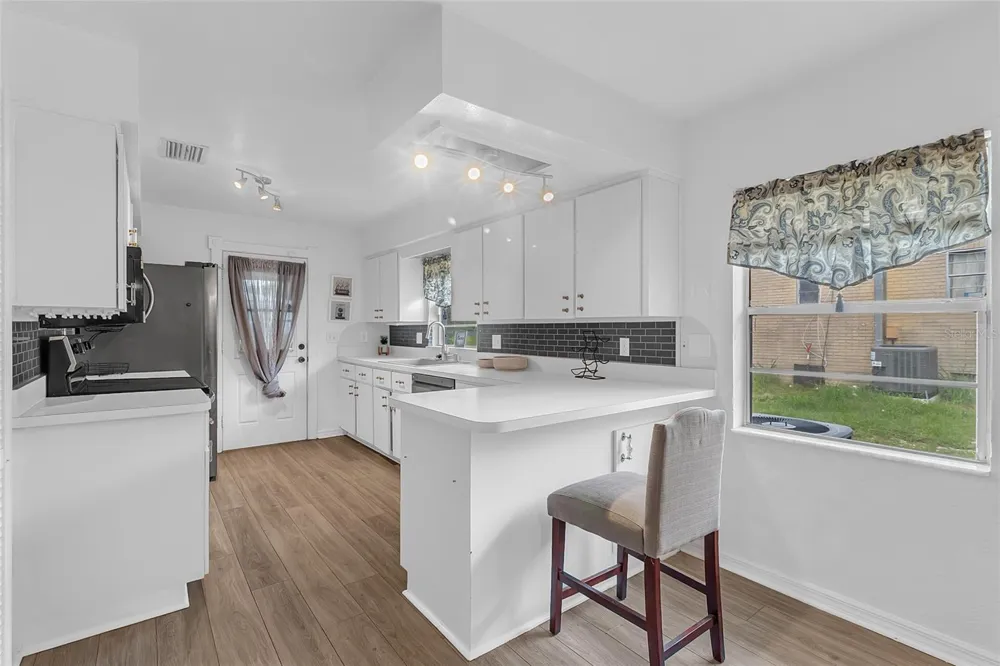 320 S SEMINOLE AVENUE Lake Alfred, FL 33850