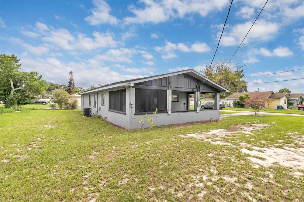 320 S SEMINOLE AVENUE Lake Alfred, FL 33850
