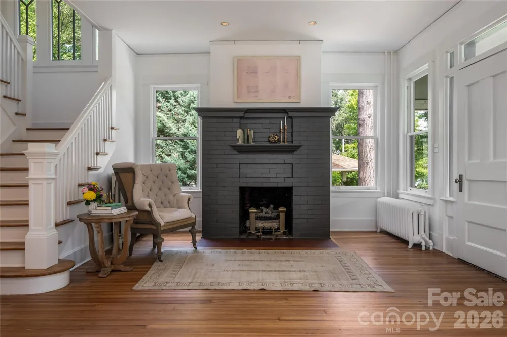 142 Edwin Place Asheville, NC 28801