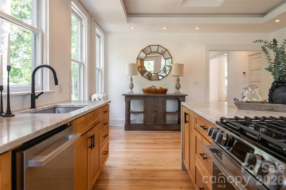 142 Edwin Place Asheville, NC 28801