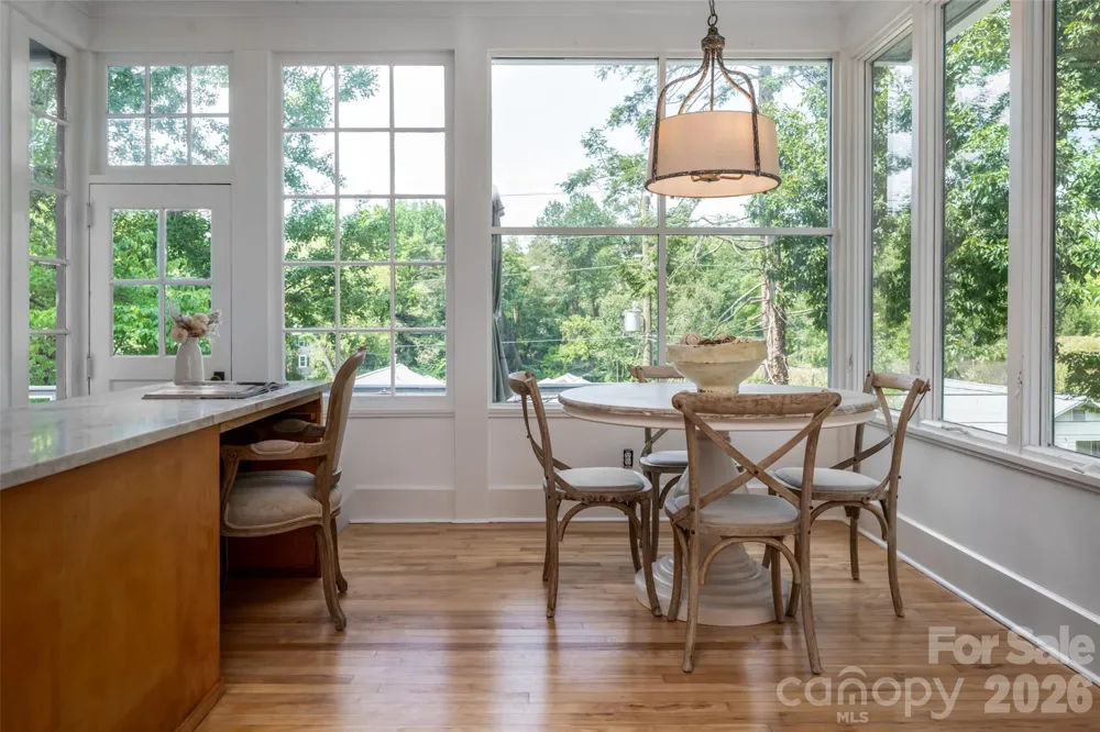 142 Edwin Place Asheville, NC 28801