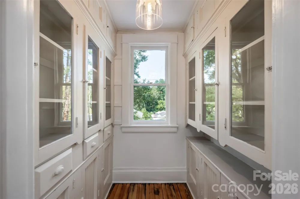 142 Edwin Place Asheville, NC 28801