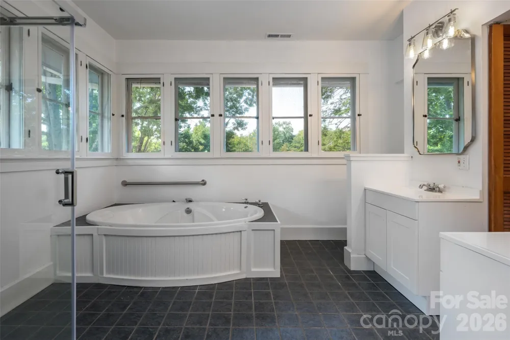 142 Edwin Place Asheville, NC 28801