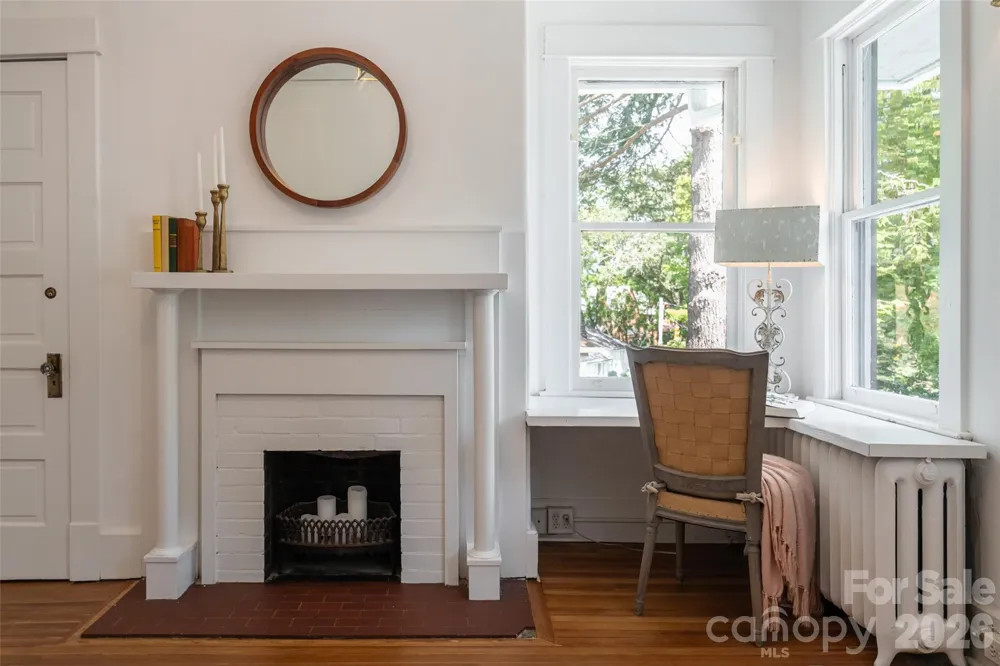 142 Edwin Place Asheville, NC 28801