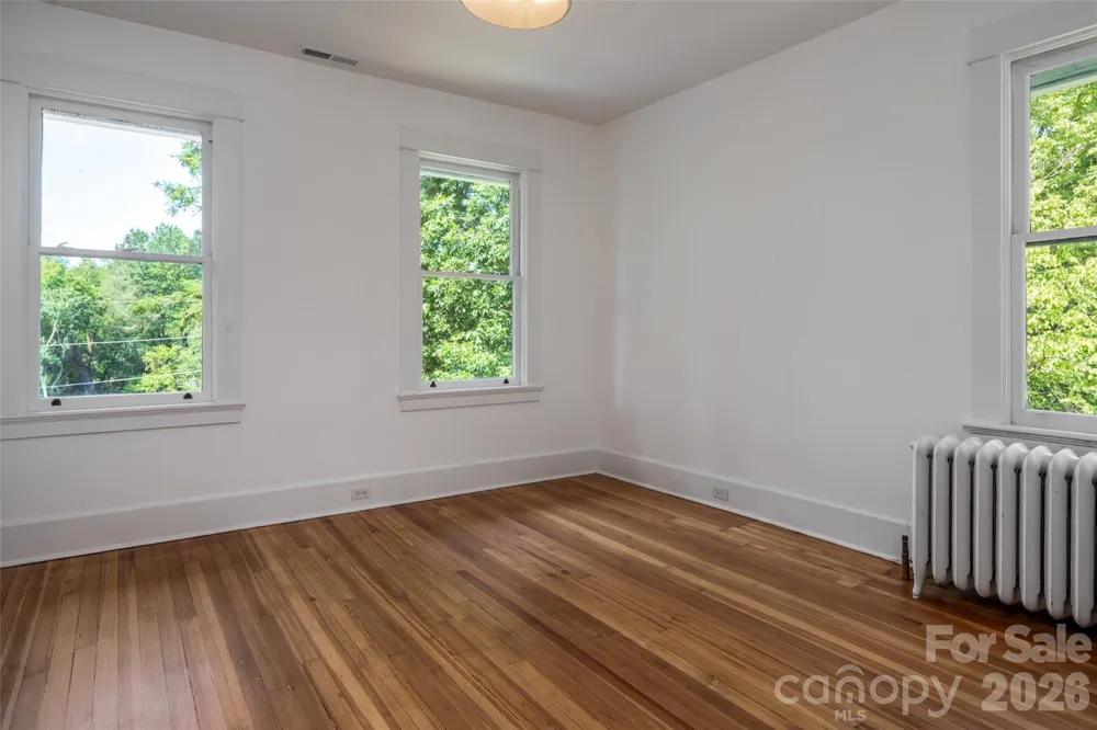 142 Edwin Place Asheville, NC 28801