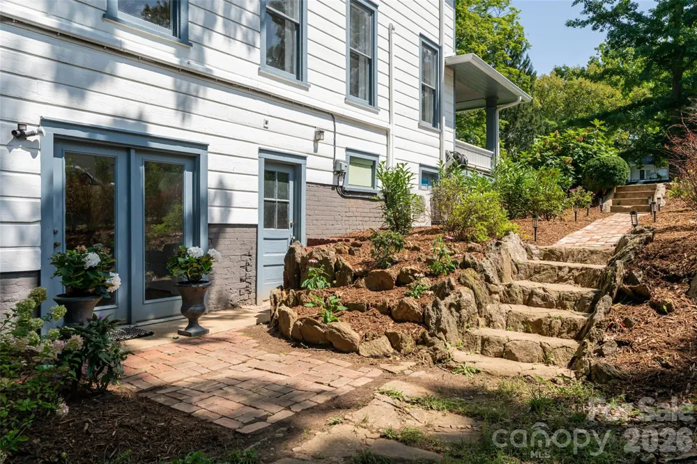142 Edwin Place Asheville, NC 28801