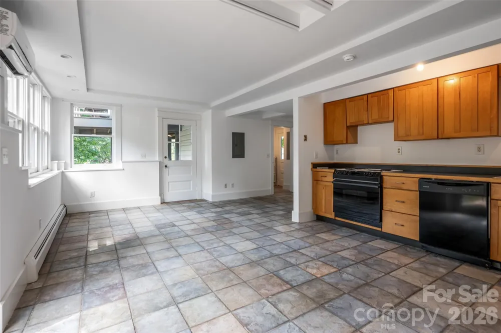 142 Edwin Place Asheville, NC 28801