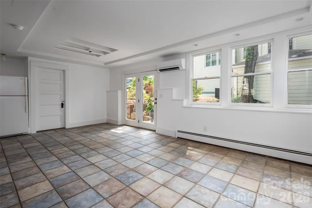 142 Edwin Place Asheville, NC 28801