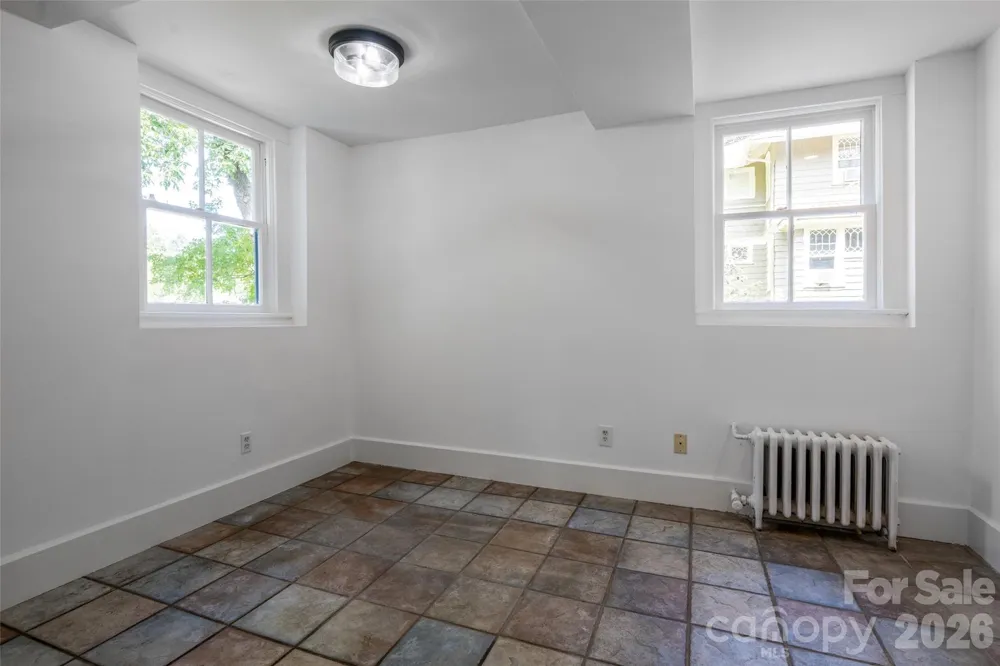 142 Edwin Place Asheville, NC 28801