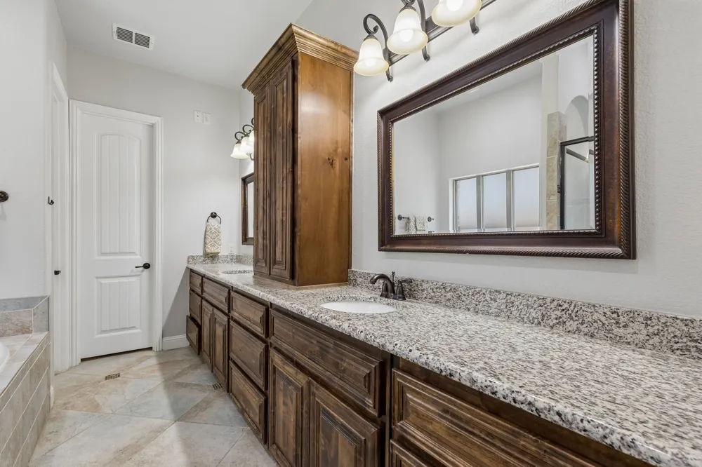 4921 Empire Way Irving, TX 75038