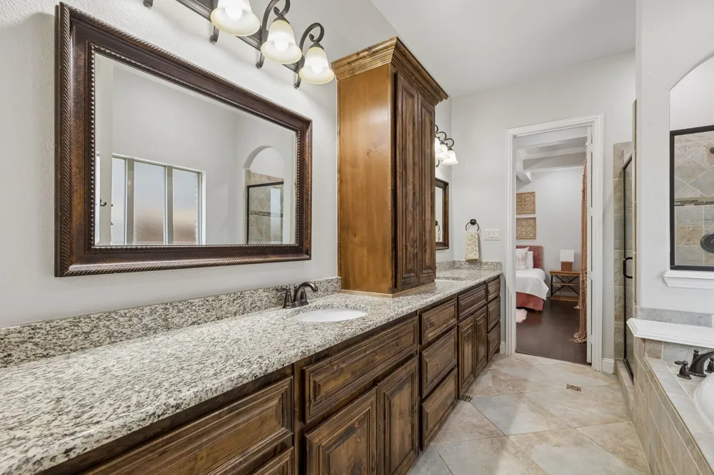 4921 Empire Way Irving, TX 75038