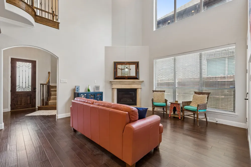 4921 Empire Way Irving, TX 75038