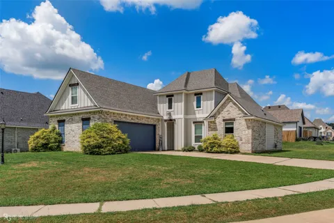 608 Lessie Drive