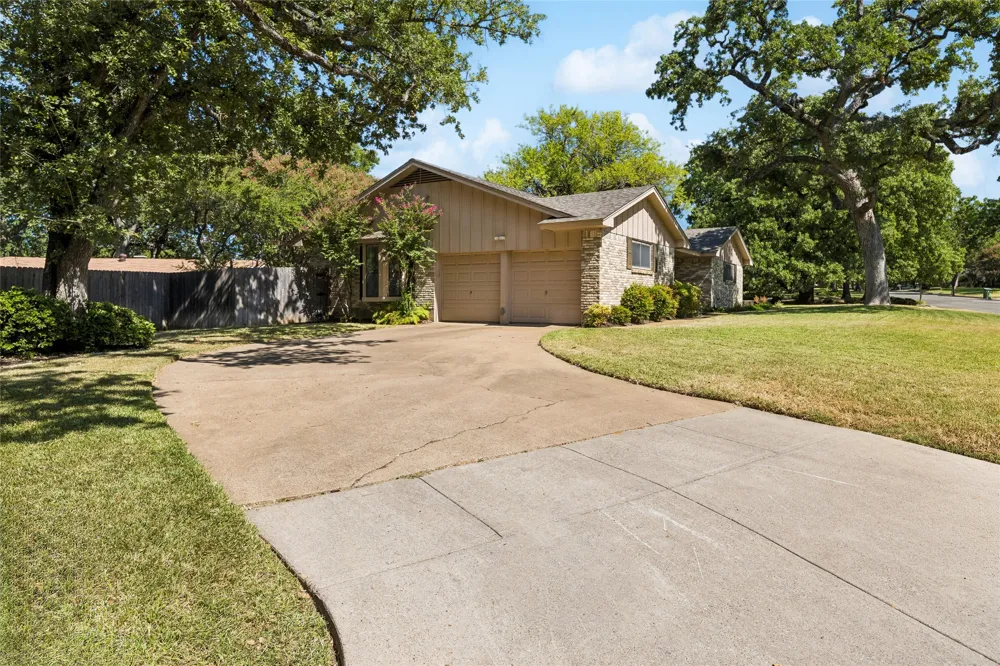 505 Caduceus Lane Hurst, TX 76053