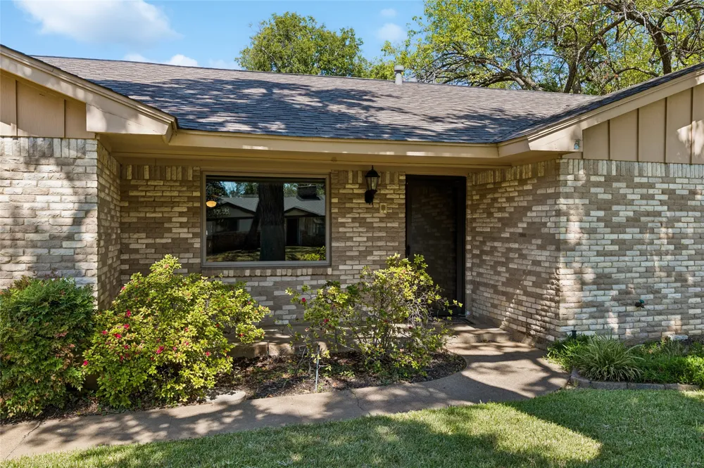 505 Caduceus Lane Hurst, TX 76053