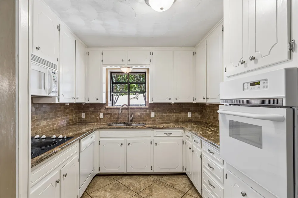 505 Caduceus Lane Hurst, TX 76053