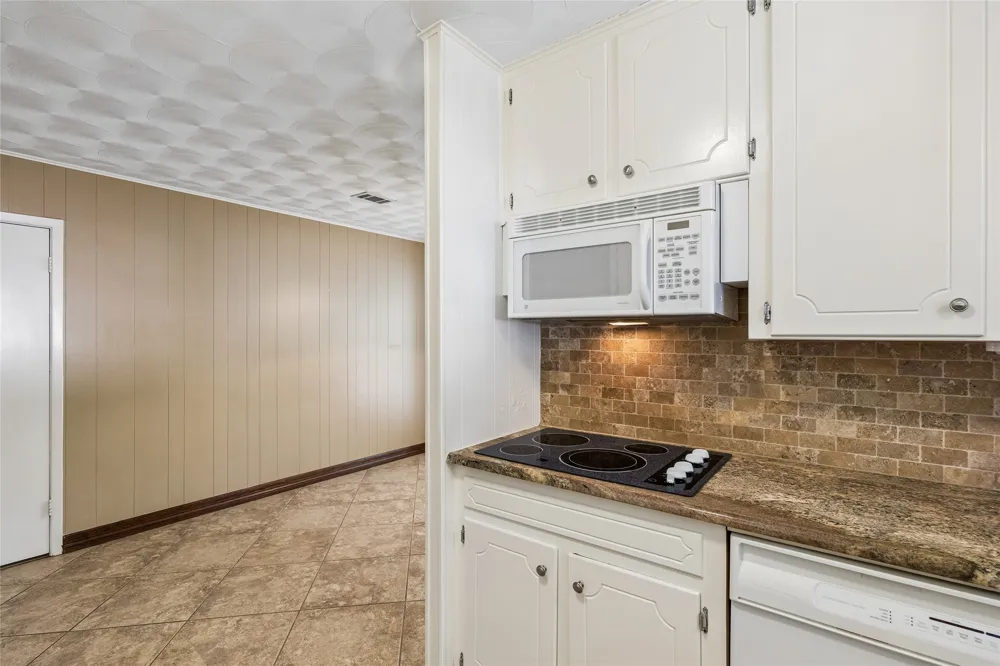 505 Caduceus Lane Hurst, TX 76053