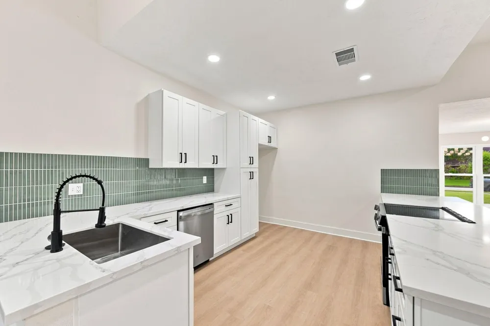 1512 Windsor Drive Friendswood, TX 77546