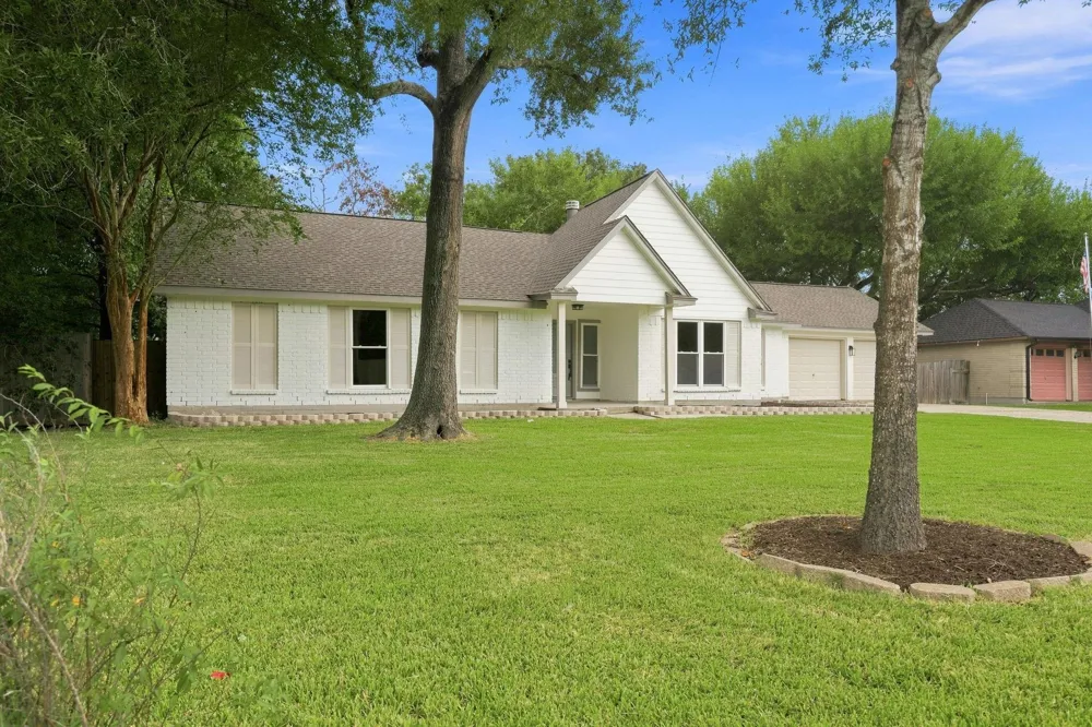 1512 Windsor Drive Friendswood, TX 77546