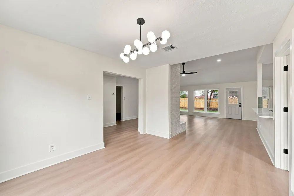 1512 Windsor Drive Friendswood, TX 77546
