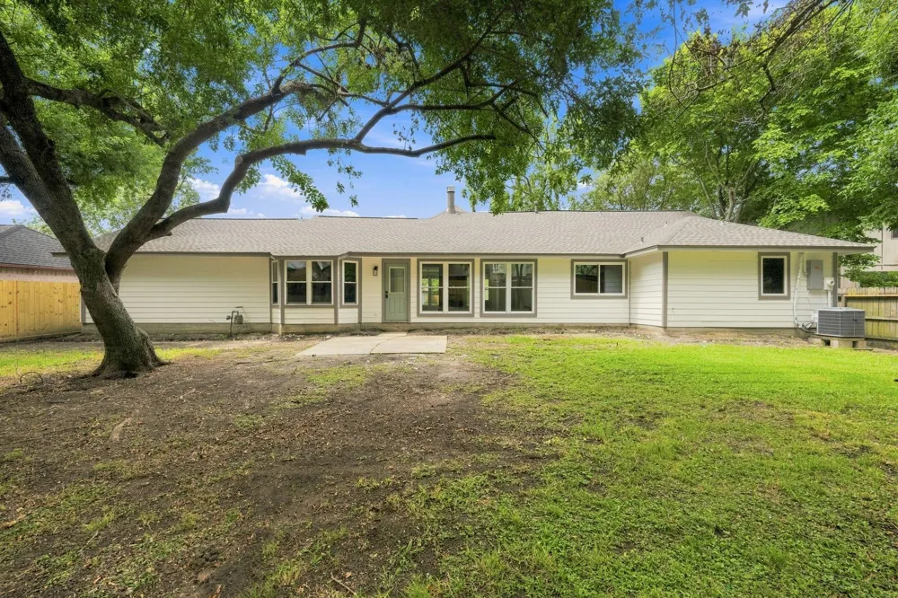 1512 Windsor Drive Friendswood, TX 77546