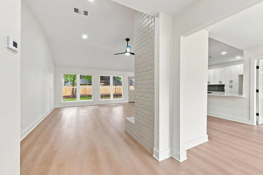 1512 Windsor Drive Friendswood, TX 77546