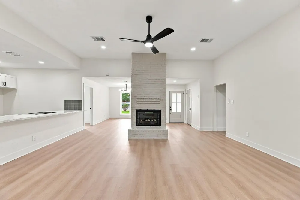 1512 Windsor Drive Friendswood, TX 77546