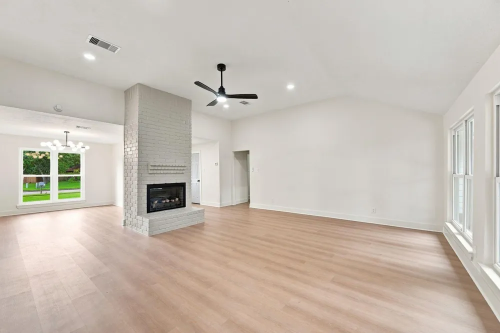 1512 Windsor Drive Friendswood, TX 77546