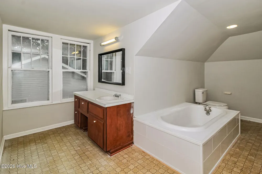 114 E Clay Street Whiteville, NC 28472