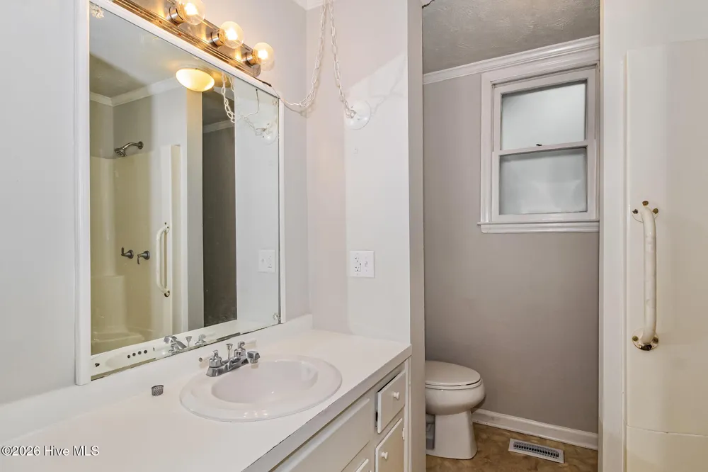 114 E Clay Street Whiteville, NC 28472