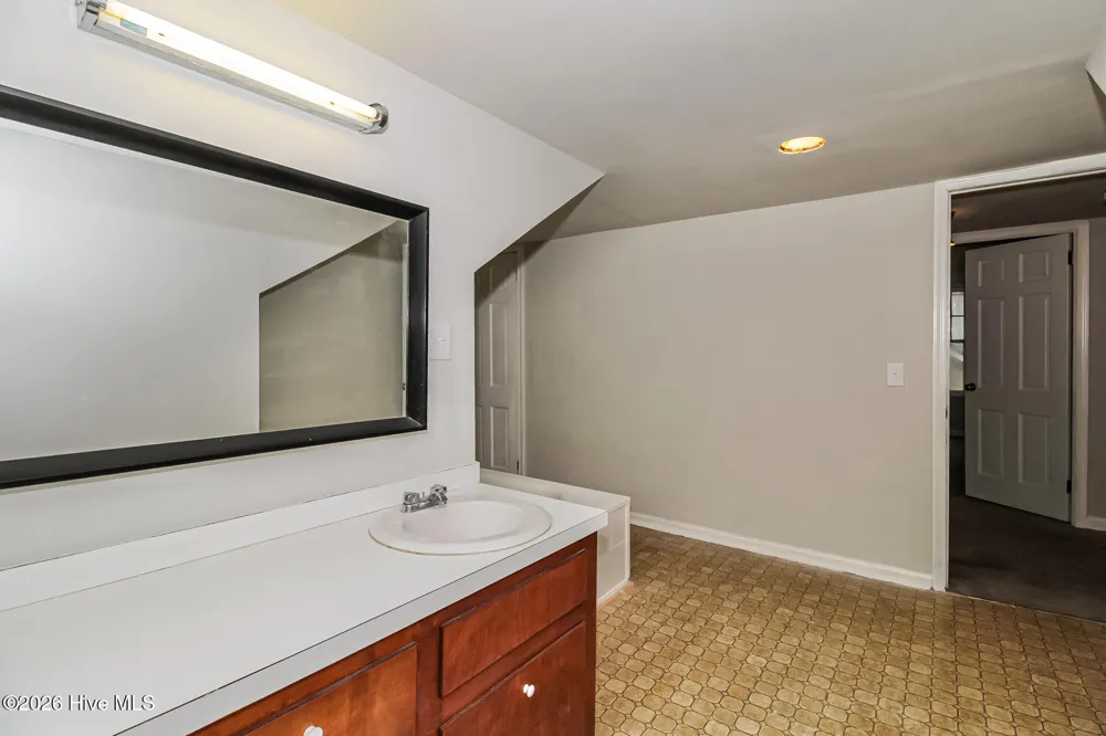 114 E Clay Street Whiteville, NC 28472