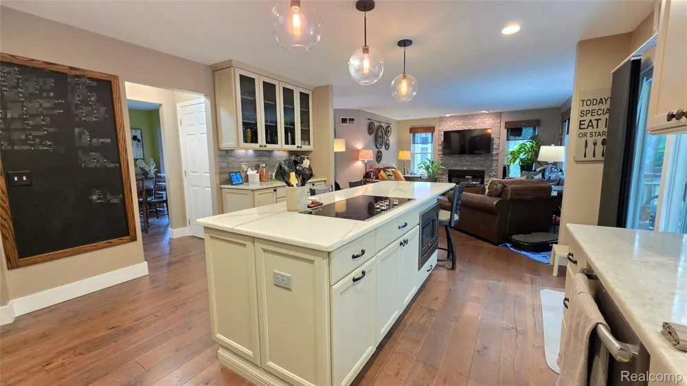 2525 Baltusrol Court Commerce Charter Township, MI 48382